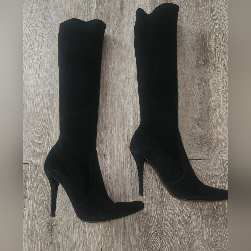 Stuart WEITZMAN suede knee high boots.